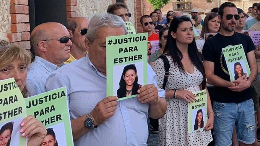 Concentración en recuerdo de Esther López en Traspinedo (Valladolid)