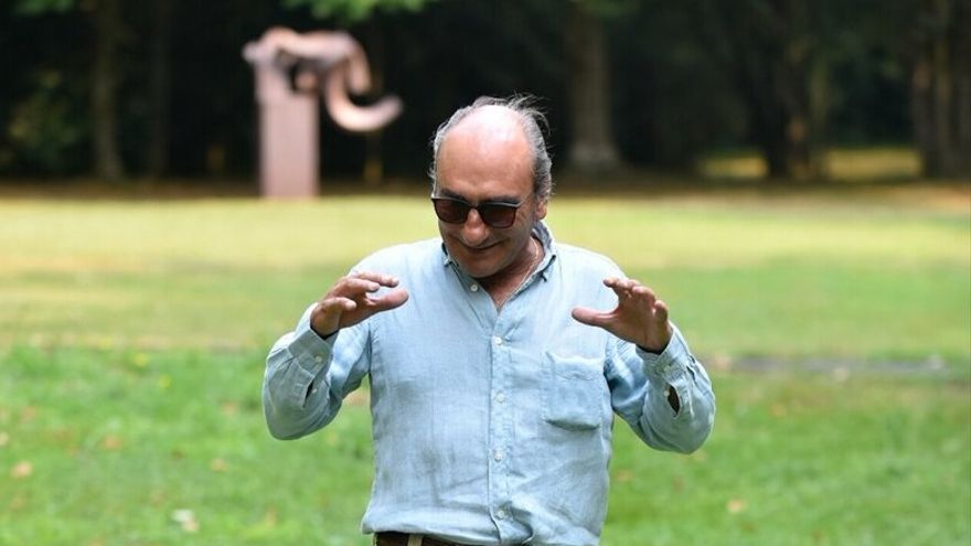 Luis Chillida recuerda a su padre, Eduardo, en un paseo por su museo de Hernani.