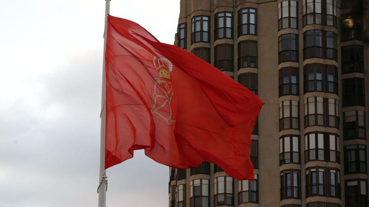 Bandera de Navarra de la Plaza de los Fueros.