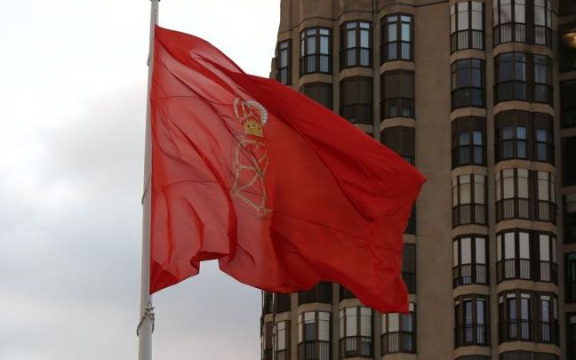 Bandera de Navarra de la Plaza de los Fueros. Bandera de Navarra de la Plaza de los Fueros.