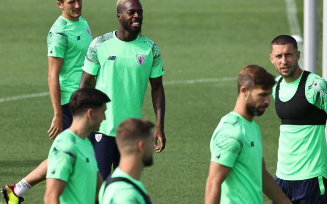 Iñaki Williams, junto a Dani Vivian, Óscar de Marcos, Yeray Álvarez, Oier Zarraga e Iñigo Martínez. Iñaki Williams, junto a Dani Vivian, Óscar de Marcos, Yeray Álvarez, Oier Zarraga e Iñigo Martínez.