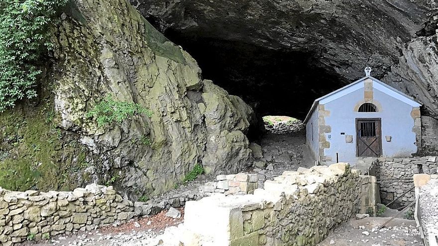 Cueva de San Adri&aacute;n en el parque Aizkorri-Aratz. | FOTO: MIRIAN ARANBURU