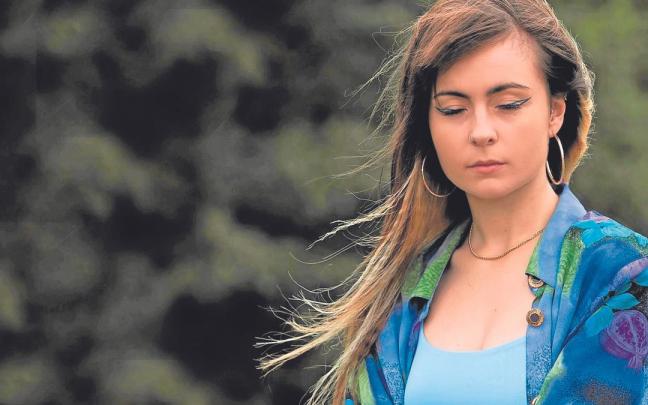 Bere bakarkako ibilbidea hasi berri du Olaia Inziartek. Bere bakarkako ibilbidea hasi berri du Olaia Inziartek.