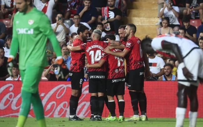 Los jugadores del Mallorca celebran el gol del coreano Kang-In Lee, el segundo gol de su equipo ante el Rayo Vallecano Los jugadores del Mallorca celebran el gol del coreano Kang-In Lee, el segundo gol de su equipo ante el Rayo Vallecano