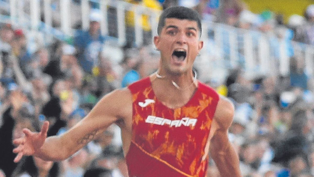 Asier Martínez celebra su tercer puesto en el Mundial. | FOTO: EFE