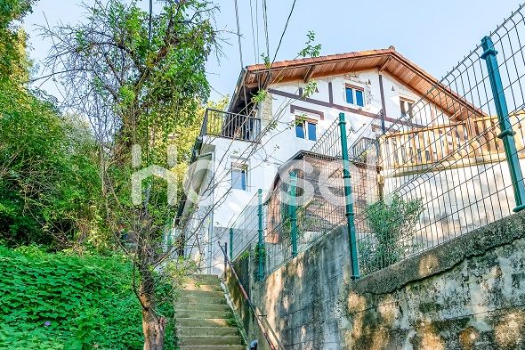 Casa familiar en venta en Hernani.