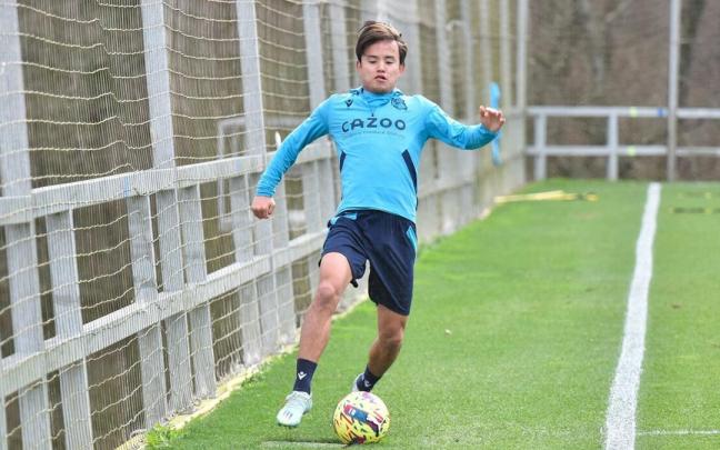 Take Kubo, durante el entrenamiento de este sábado en Zubieta. Take Kubo, durante el entrenamiento de este sábado en Zubieta.