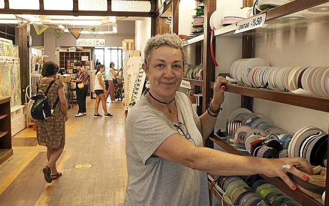 In&eacute;s Matxiarena vive, junto a sus hermanas, sus &uacute;ltimos d&iacute;as en el actual local de la Casa de las Labores.