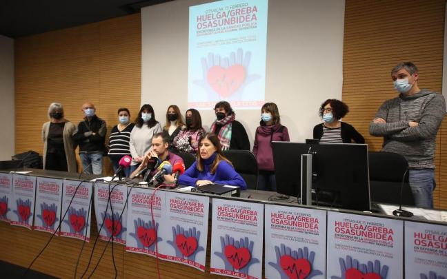 Sindicatos del Servicio Navarro de Salud, en la rueda de prensa. Sindicatos del Servicio Navarro de Salud, en la rueda de prensa.