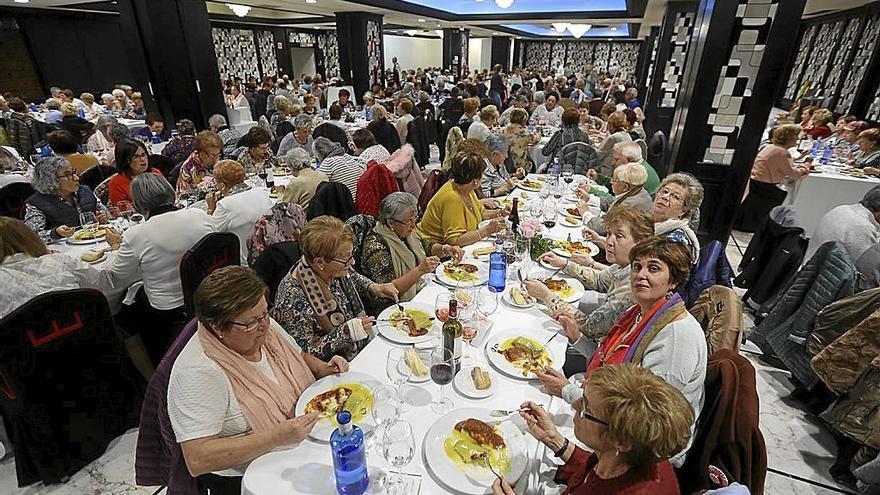 Las reuniones gastronómicas generan tensiones en las personas con trastornos alimentarios.