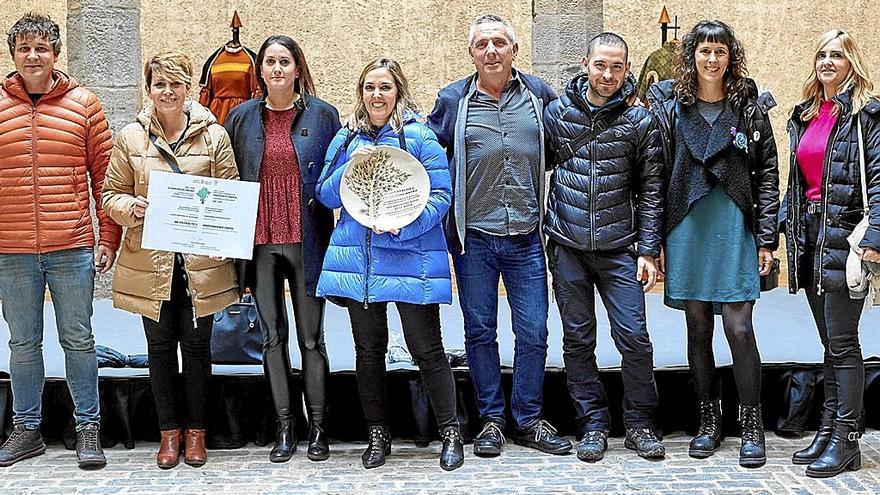 El equipo directivo del Centro Escolar de Larraga y técnicos de la Mancomunidad de Valdizarbe. | FOTO: CEDIDA