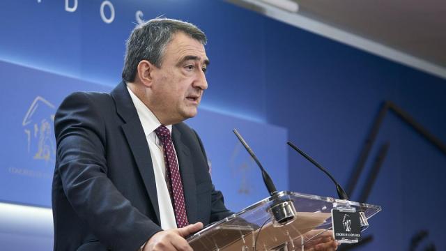 El portavoz del PNV en el Congreso, Aitor Esteban, durante al rueda de prensa posterior a la Junta de Portavoces del Congreso.