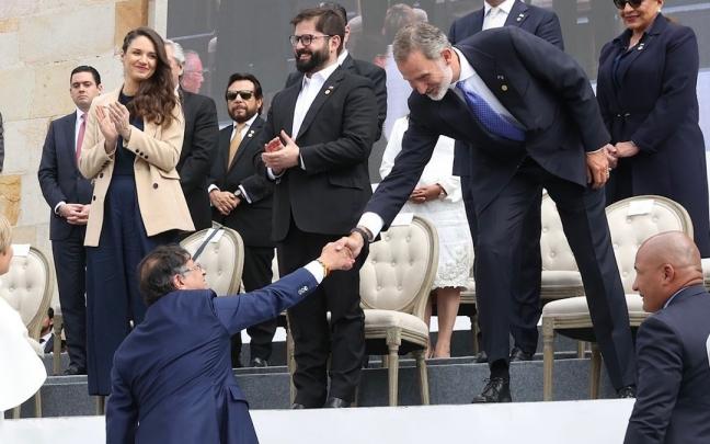 El Rey Felipe VI saluda al recién investido presidente de Colombia. El Rey Felipe VI saluda al recién investido presidente de Colombia.
