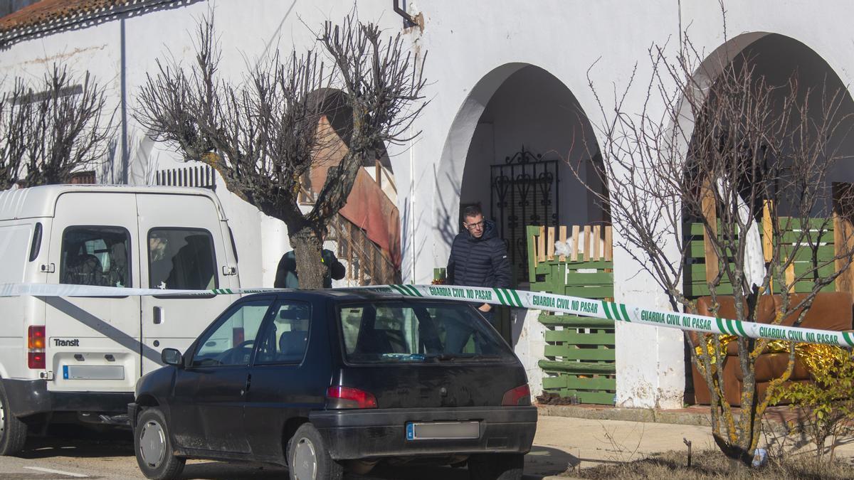 Vivienda de Soria en la que se desató el incendio tras el que fue encontrado el cadáver de una mujer cuya muerte se investiga ahora como posible caso de violencia machista.