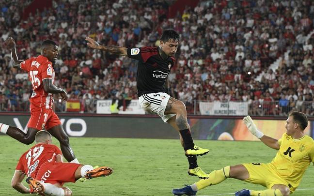 Chimy &Aacute;vila, autor del gol, no pudo volver a marcar en este remate solo ante Fernando.