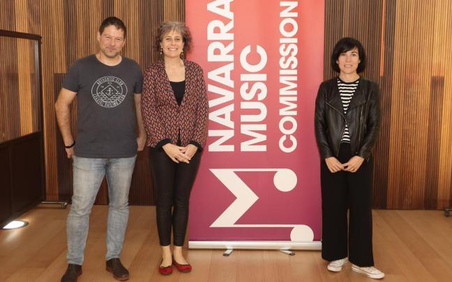 Fernando F. Garayoa, coordinador de la Navarra Music Commission, junto a la consejera Rebeca Esnaola y la directora de infraestructuras culturales de NICDO, Paula Noya.