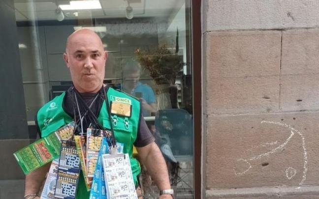 El vendedor de la ONCE Francisco Manuel García Ríos ha repartido el premio en Durango El vendedor de la ONCE Francisco Manuel García Ríos ha repartido el premio en Durango