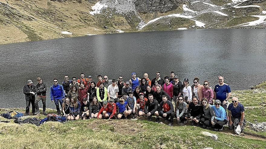 El grupo de marcilleses que participó en la excursión al Ibón de Acherito.