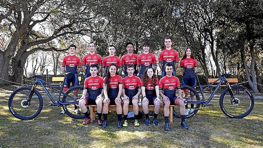 Los ciclistas del equipo SH Metalgraf.