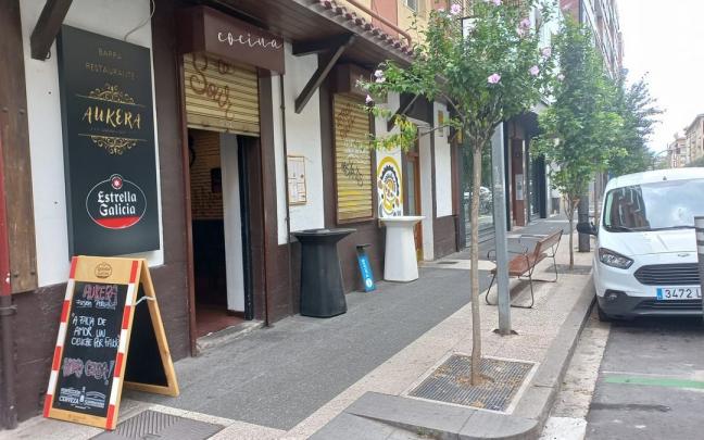 El restaurante Aukera está en la calle Domingo Beltrán de Vitoria. El restaurante Aukera está en la calle Domingo Beltrán de Vitoria.