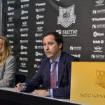 Isabel Iturbe con Mart&iacute;n Echevarri en la presentaci&oacute;n de la campa&ntilde;a de ampliaci&oacute;n de capital del Bilbao Basket