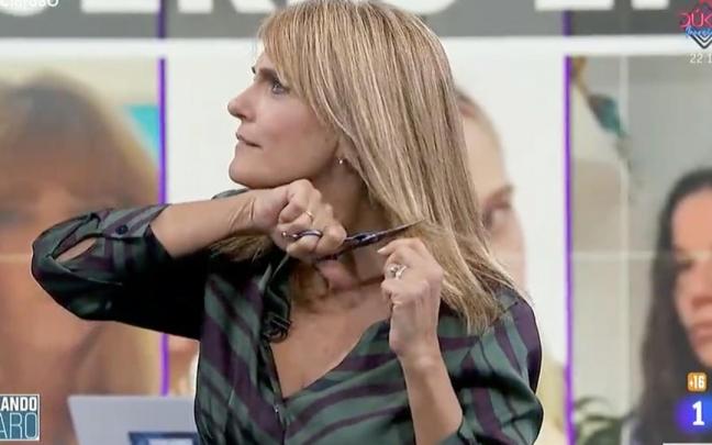 Lourdes Maldonado se corta el pelo en apoyo a las mujeres de Ir&aacute;n.