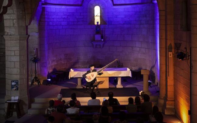 Actuación de Daniel Zapico en la iglesia de Puente la Reina. Actuación de Daniel Zapico en la iglesia de Puente la Reina.