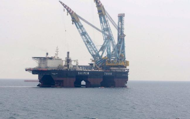 Imagen de archivo de la plataforma Saipem 7000, la encargada de construir la parte más profunda del gasoducto Medgaz.