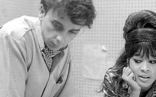 Phil junto su mujer hasta 1972, Ronnie Spector. | FOTO: MOVISTAR PLUS+ Phil junto su mujer hasta 1972, Ronnie Spector. | FOTO: MOVISTAR PLUS+