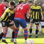 Xabier Naveira, uno de los &uacute;ltimos refuerzos del Portu, en el duelo con el Anaitasuna.