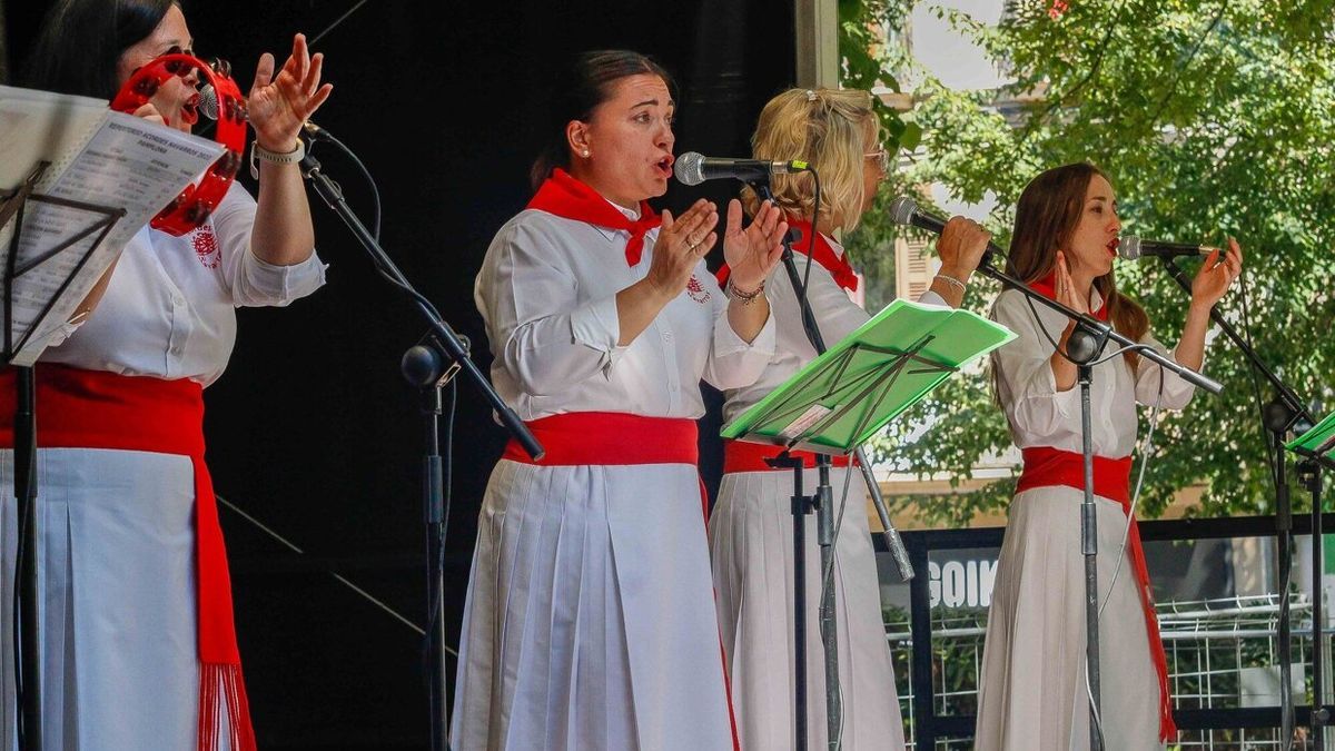 SAN FERMÍN | Jotas navarras en el Paseo Sarasate