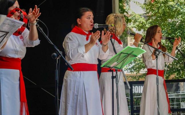 SAN FERMÍN | Jotas navarras en el Paseo Sarasate