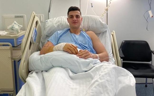 El lateral zurdo Edu Fernández, tras su intervención. El lateral zurdo Edu Fernández, tras su intervención.