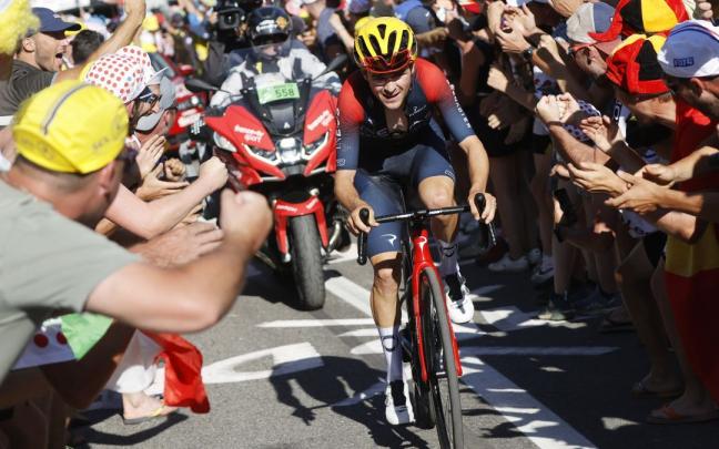 El ingl&eacute;s, durante su ascensi&oacute;n a Alpe d'Huez.