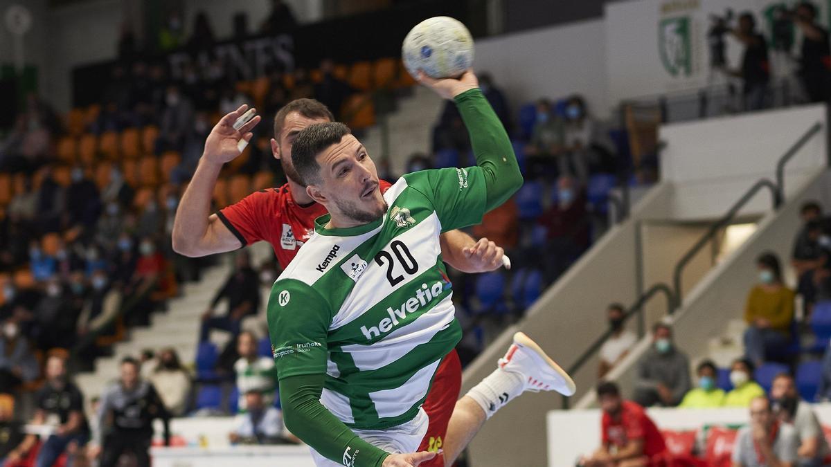 Arthur Pereira, en una partido en Anaitasuna.