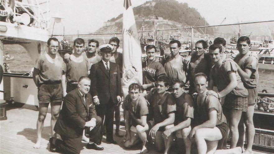 Vacaciones veraniegas de Franco en Donostia, a bordo del yate Azor, en 1966.