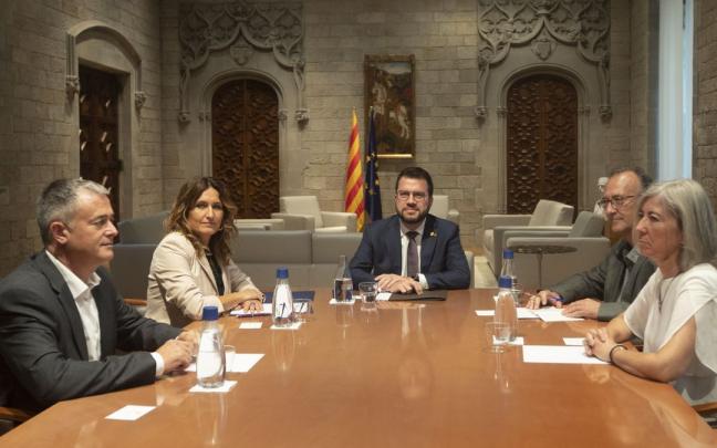 Aragonès, durante la reunión con los líderes de la ANC, Òmnium y AMI. Aragonès, durante la reunión con los líderes de la ANC, Òmnium y AMI.