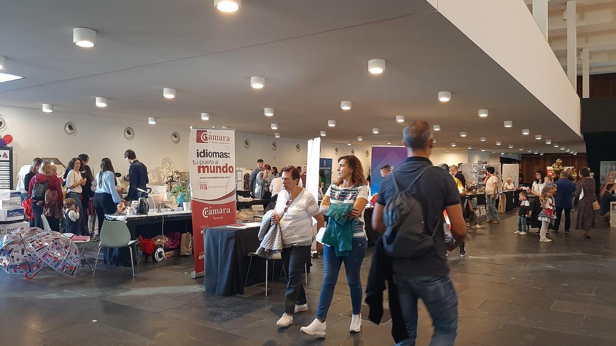 Asistentes a la 3ª Feria de Trabajo Autónomo en Pamplona.