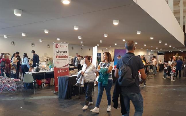 Asistentes a la 3ª Feria de Trabajo Autónomo en Pamplona.
