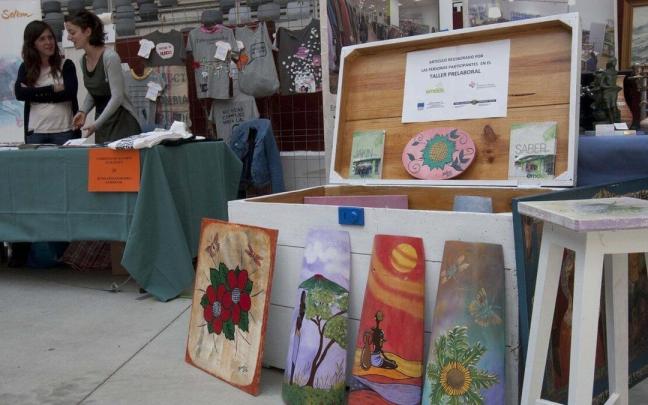 Una feria de economía solidaria organizada en Vitoria por la Red de Economía Alternativa y Solidaria. Una feria de economía solidaria organizada en Vitoria por la Red de Economía Alternativa y Solidaria.
