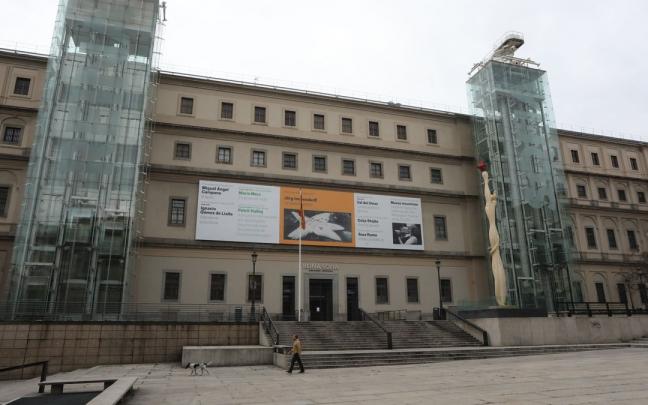 Fachada del Museo Reina Sofía. Fachada del Museo Reina Sofía.