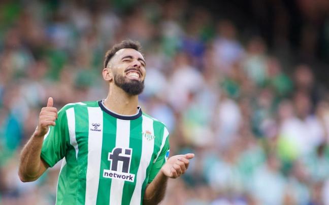 Borja Iglesias lamenta una ocasión fallada. Borja Iglesias lamenta una ocasión fallada.