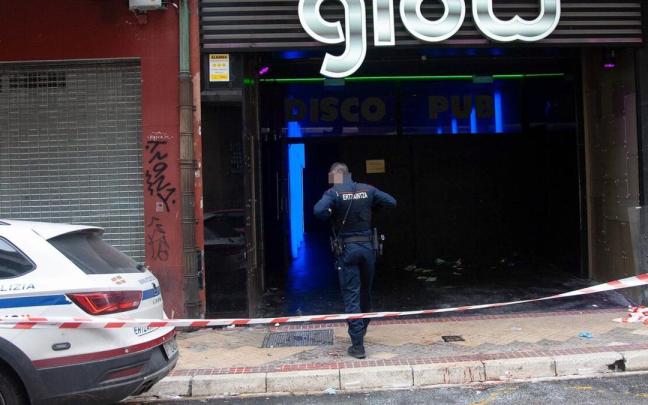 Policía tras los altercados del domingo en la discoteca Glow Policía tras los altercados del domingo en la discoteca Glow