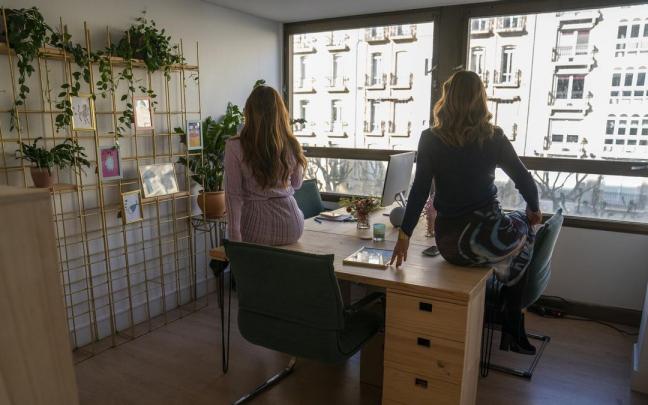Las hermanas Su e Ido G&oacute;mez vigilan Donostia desde su nueva atalaya.