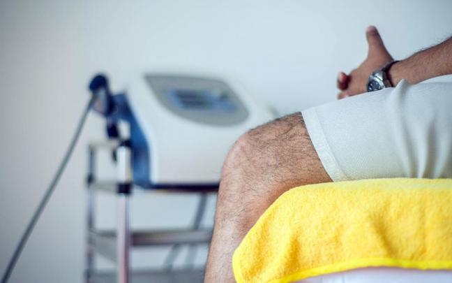 Procedimientos como las prótesis de rodilla y cadera pueden dar lugar a infecciones bacterianas. Procedimientos como las prótesis de rodilla y cadera pueden dar lugar a infecciones bacterianas.