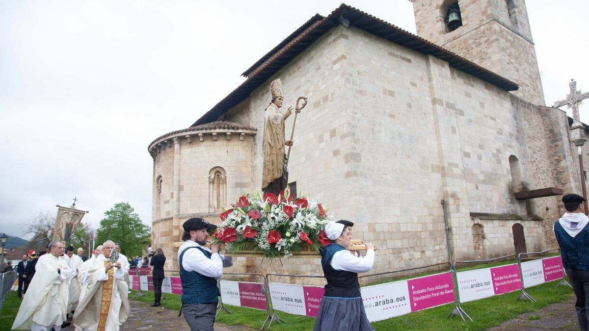 Procesión en la basílica de San Prudencio.