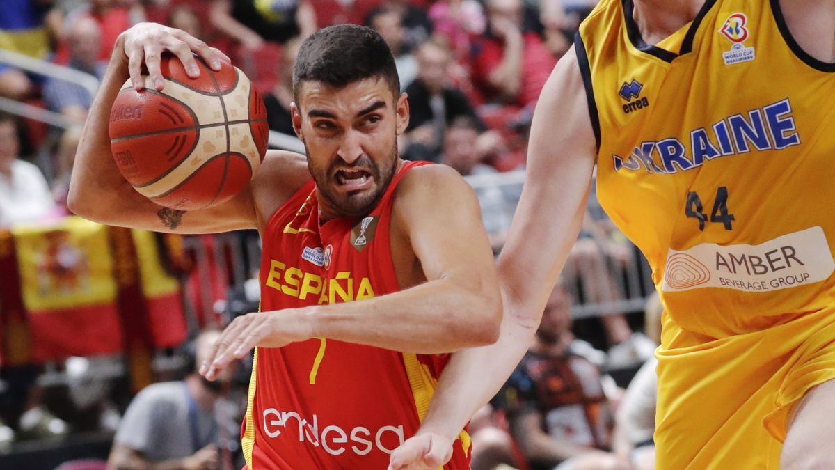 El base de la selección española Jaime Fernández, en acción durante el partido frente a Ucrania de clasificación para el Mundial FIBA 2023, en el Arena de Riga