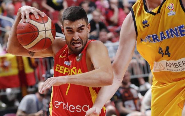 El base de la selección española Jaime Fernández, en acción durante el partido frente a Ucrania de clasificación para el Mundial FIBA 2023, en el Arena de Riga El base de la selección española Jaime Fernández, en acción durante el partido frente a Ucrania de clasificación para el Mundial FIBA 2023, en el Arena de Riga