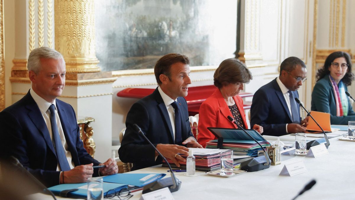 Macron abre el primer Consejo de Ministros de Francia tras las vacaciones estivales.