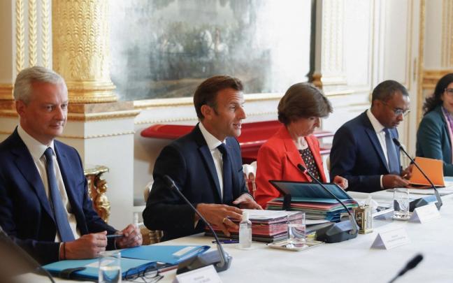 Macron abre el primer Consejo de Ministros de Francia tras las vacaciones estivales. Macron abre el primer Consejo de Ministros de Francia tras las vacaciones estivales.